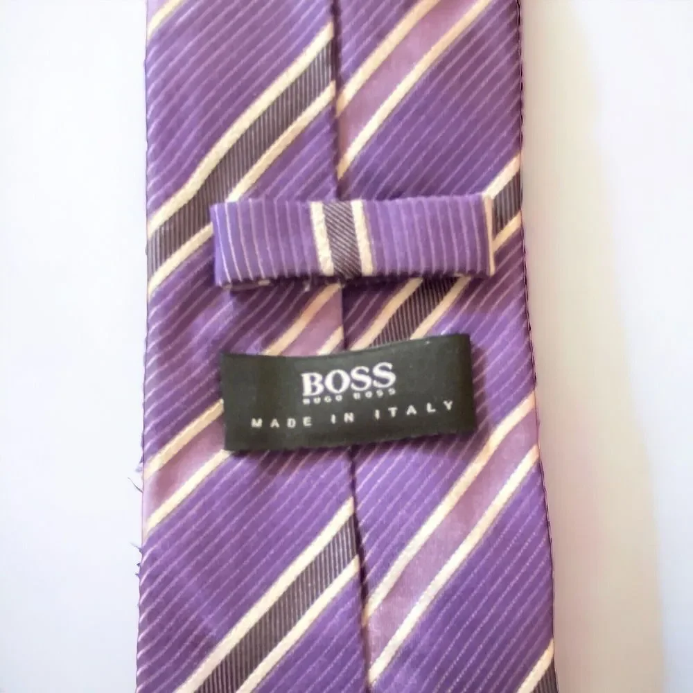 BOSS Hugo Boss Men’s 100% Silk Purple Striped 3” Tie Necktie Made in Italy